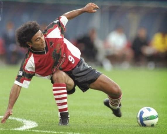El legendario delantero jugó en 1996 para Dallas Burn.