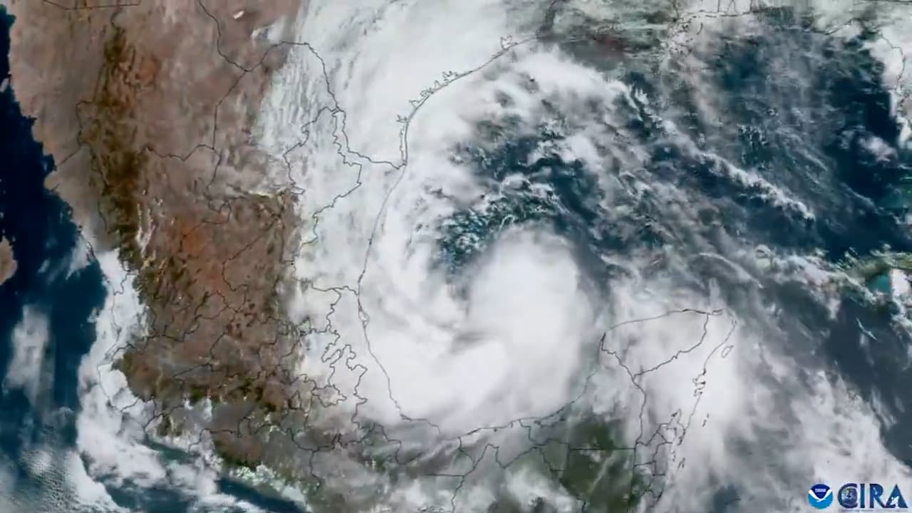 En un minuto: La tormenta tropical Alberto toca tierra en el noreste de México