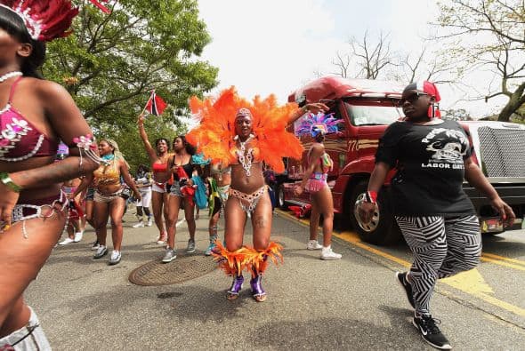 La Banda Cantonal de Siquirres puso su cuota de ritmo, que musicalizó los pasos de los diferentes contingentes del carnaval.