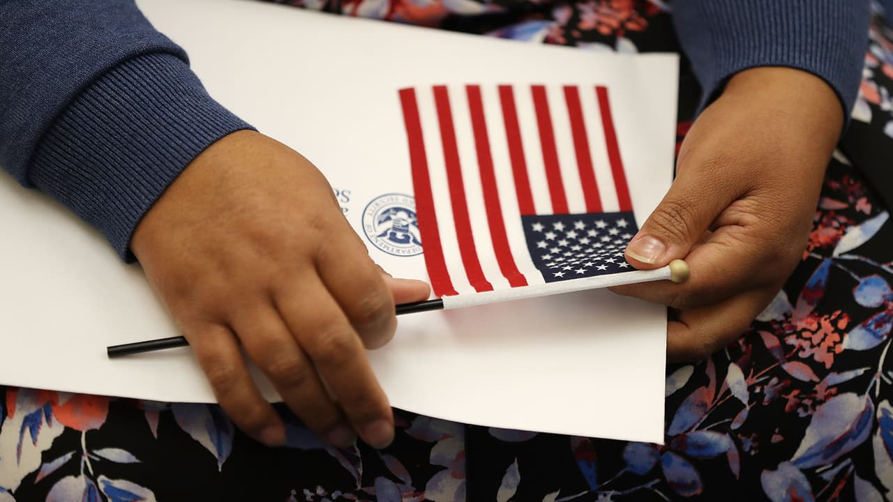 ¿Necesitas ayuda con trámites migratorios? Hay apoyo gratuito para miembros de Colegios Comunitarios de California