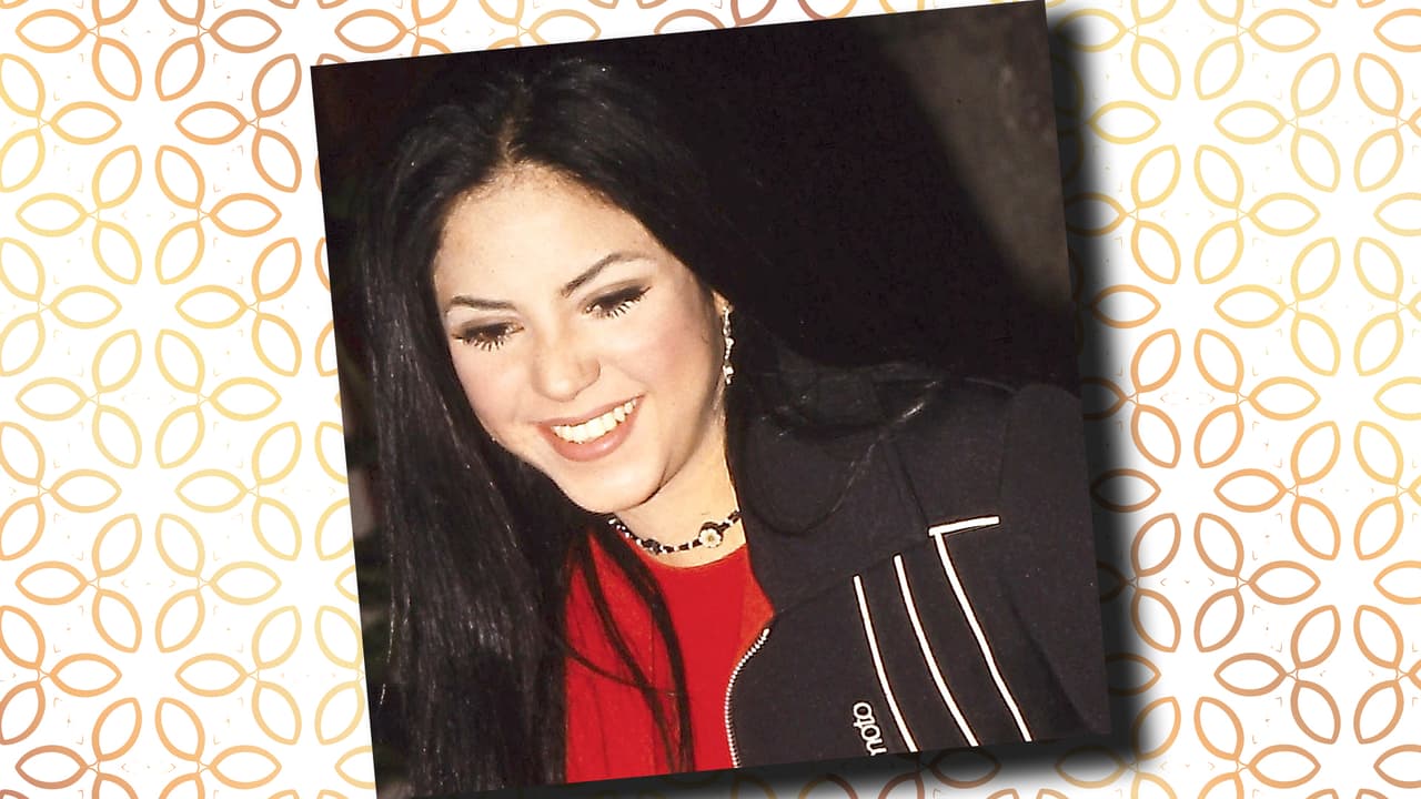 Mucho ha pasado desde que Shakira lanzó 'Pies Descalzos'. Y más ha pasado desde que tenía el cabello oscuro. Lluvia nos recuerda a esa Shakis. Desde las audiciones nos enamoramos de la voz de Lluvia. Sabemos que va a llegar lejos en la competencia. ¿No te gustaría verla cantar algo de Shakira al estilo regional mexicano? Para ti, ¿en qué se parecen estas dos?