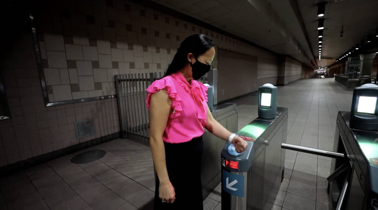 Los pasajeros podrán agregar sus tarjetas TAP a su Apple Wallet además de la aplicación móvil TAP, que 
<b>permite una administración simple de la cuenta, la planificación de viajes regionales y el acceso a todos los pases de Metro, incluido Metro Bike Share</b>.