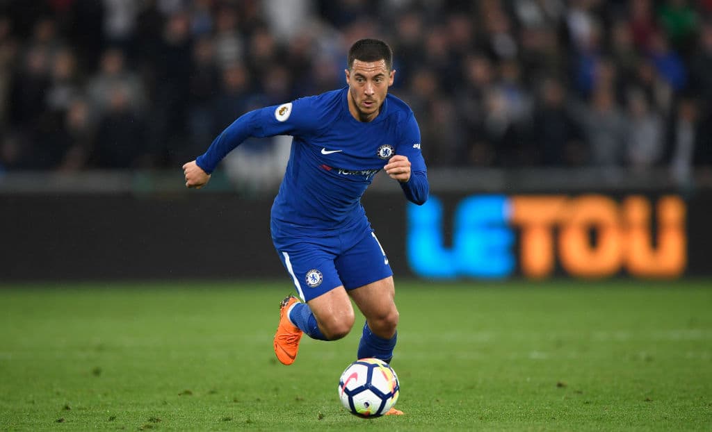"Estoy bien aquí (Chelsea), veremos qué pasa en un año o dos" dijo Eden Hazard a RMC este domingo, por lo que su llegada al Real Madrid no se concretaría.