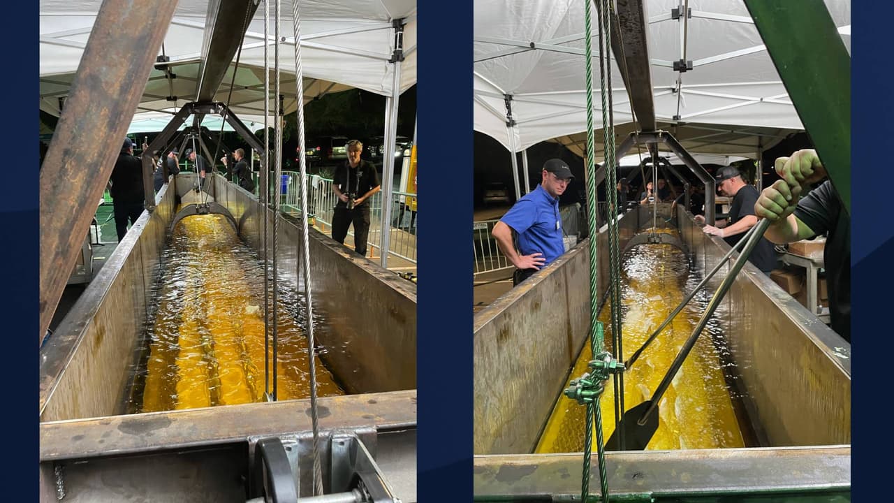 “Estamos muy orgullosos de ser
<b>el desarrollador original de la primera <a href="https://www.univision.com/arizona/ktvw/el-secreto-de-la-chimichanga-video">chimichanga</a> del mundo</b> y de que se convierta en nuestro plato estrella. De hecho,
<b>desde que se creó por primera vez, hemos servido con orgullo a cinco millones de chimichangas</b>”, dijo Nava Singam propietaria de Kind Hospitality, que es propietaria y opera Macayo's.