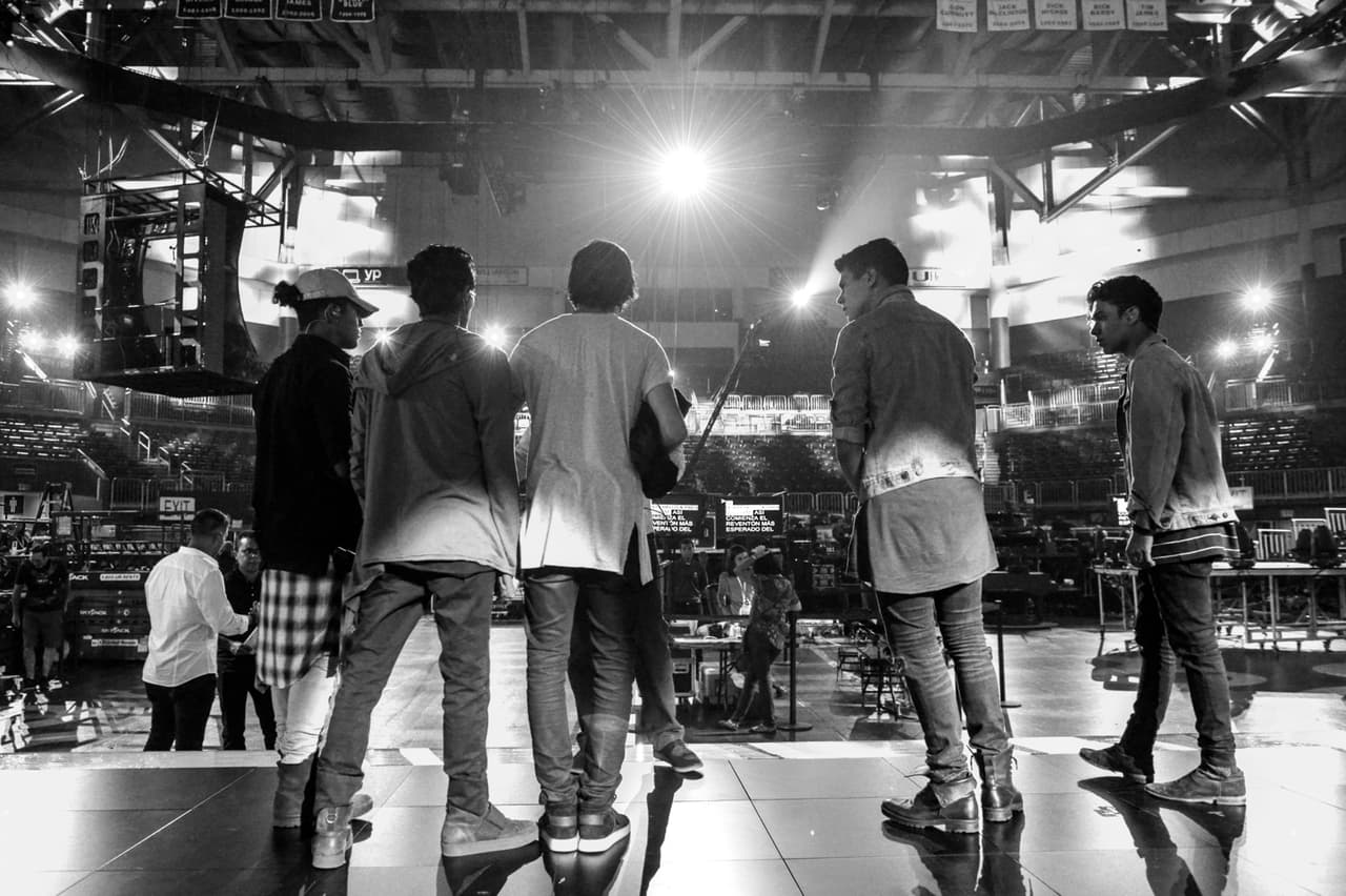 La banda cuidó cada detalle para que su número musical sea espectacular.