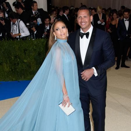 El pasado 3 de febrero 
<b><a href="https://www.univision.com/entretenimiento/jennifer-lopez-y-a-rod-cumplen-dos-anos-juntos-sin-boda-a-la-vista-y-podemos-entender-por-que">Jennifer López y Alex Rodríguez celebran dos años de relación</a></b>.
<br>