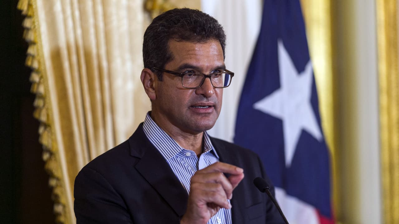 Pedro Pierluisi explica bajo qué condiciones se pueden hacer peleas de gallos en la Isla