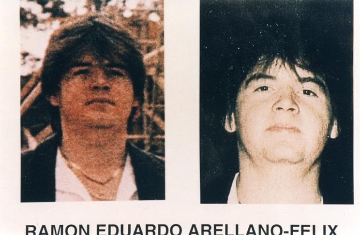 <h3 class="cms-H3-H3">Ramón Eduardo Arellano Félix</h3>
<br>Narcotraficante miembro del Cartel de Tijuana y exfugitivo 451 en la lista de los más buscados por la agencia 
<a href="https://www.fbi.gov/wanted/topten/topten-history/hires_images/FBI-451-RamonEduardoArellanoFelix.jpg/view" target="_blank">fue asesinado durante un tiroteo con la policía mexicana</a> en Mazatlán, México, en marzo de 2002.