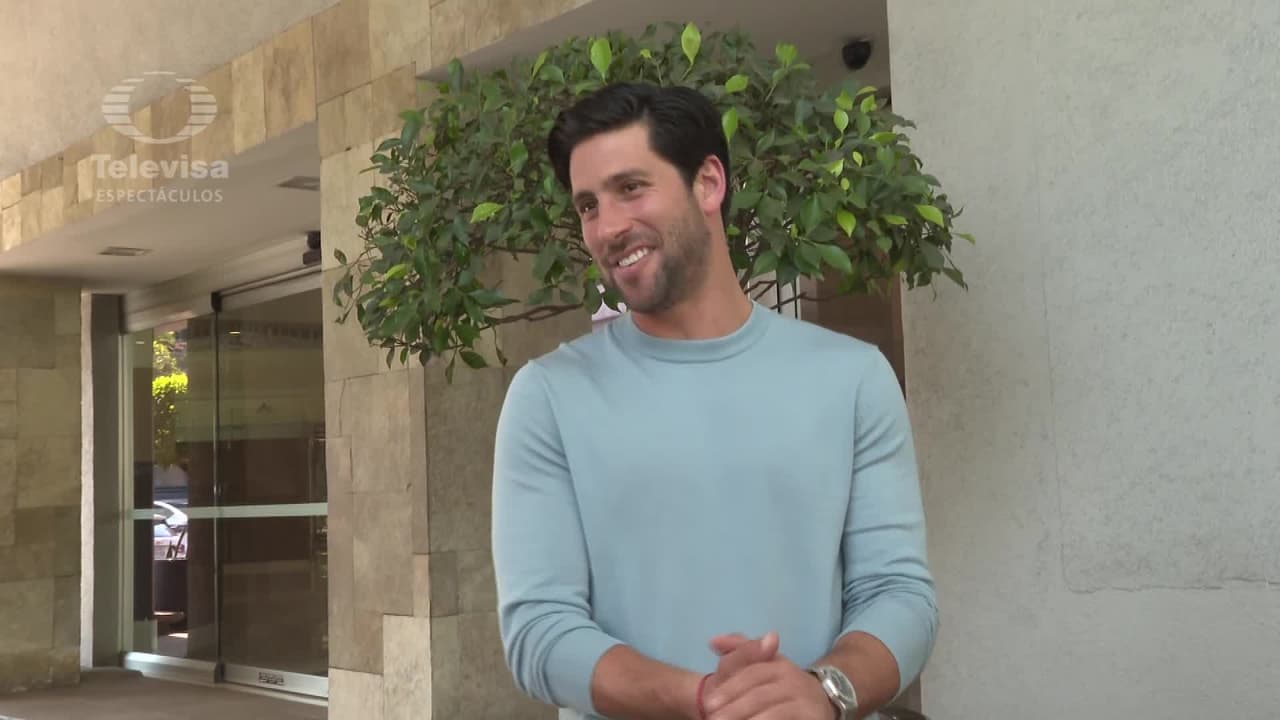 Diego Klein celebra todos los récords rotos por “Con esa misma mirada” en ViX