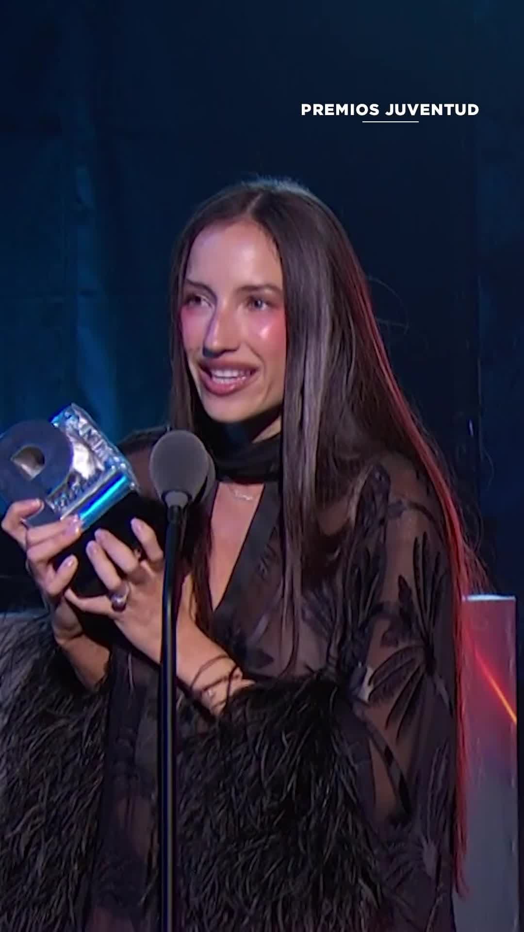 Aria Vega y una emotiva dedicatoria en Premios Juventud