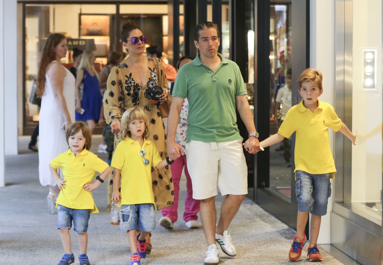 Galilea salió de shopping con su esposo Fernando Reina.