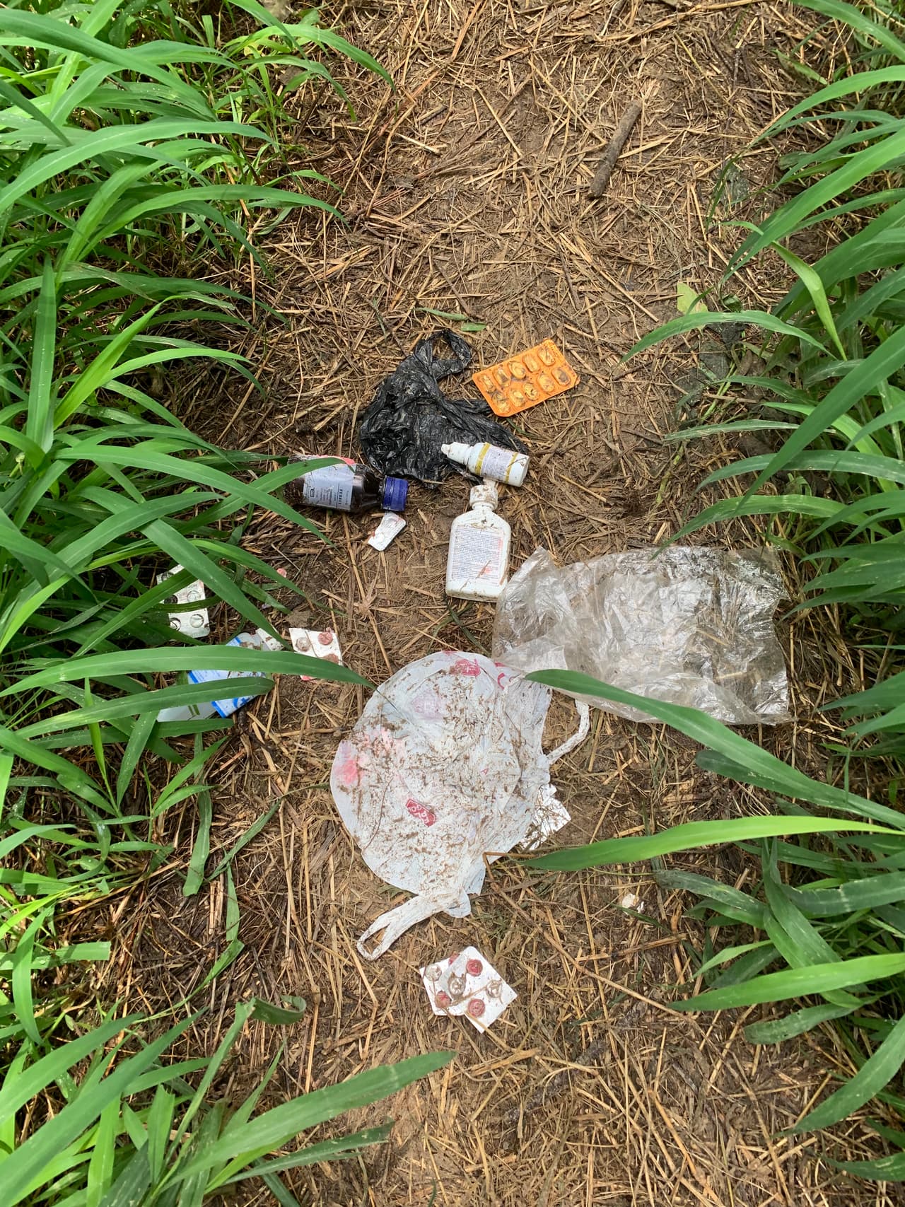 No es raro encontrar restos de medicinas.