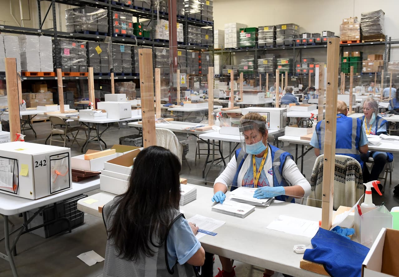 Se busca empleados para trabajar en las elecciones primarias y generales de Arizona