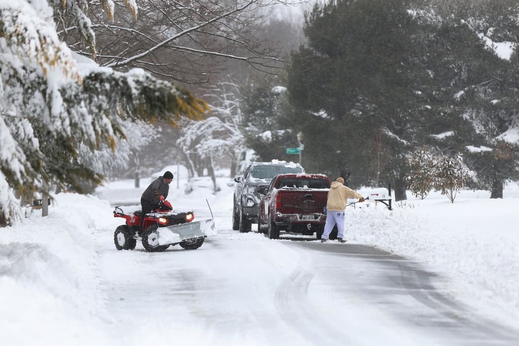 Desde 1996, según la gobernadora del estado de Nueva York, en febrero no se reportaban estas condiciones por el impacto de una tormenta invernal.
<br>Hasta la mañana del lunes, 23 de febrero, 
<b>en el Aeropuerto MacArthur de Long Island</b> se reportaron 57 centímetros (22.5 pulgadas) de nieve y unos 
<b>38 centímetros (15 pulgadas)</b> en 
<b>Central Park</b>, en la ciudad de Nueva York.