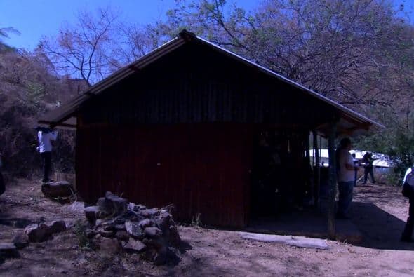 A unos metros se encuentra esta pequeña choza que fue bautizada como la Cueva. Tiene solo 4 metros cuadrados y fue el lugar donde La Tuta se escondió durante meses hasta septiembre de 2014.