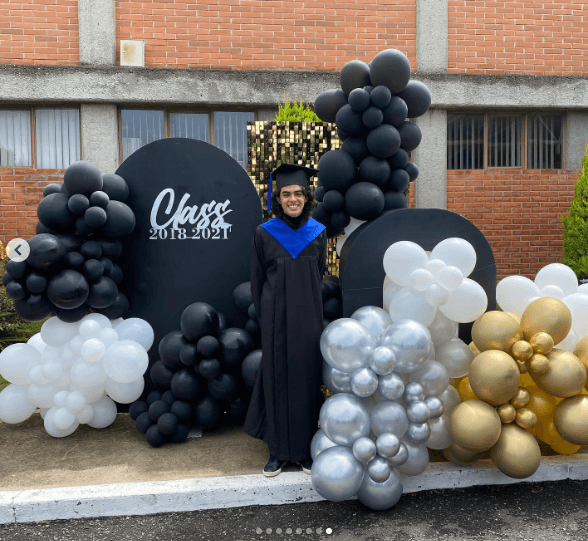 Previamente, en junio de 2021, la cantante de ‘Aunque sea en otra vida’, compartió con sus más de 400 mil seguidores que “se graduó mi hijo de la prepa”.