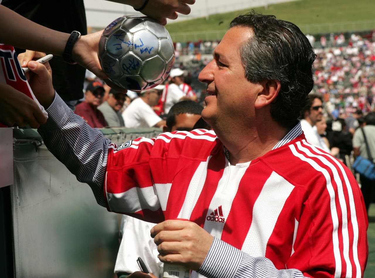 Jorge Vergara presume 90 mil suscriptores en Chivas TV