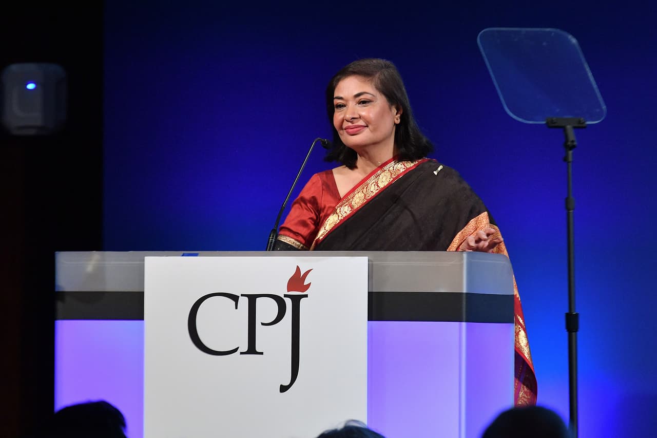 <b>"El CPJ es una voz para todos los periodistas encarcelados.</b> Sus miembros exigen públicamente y en privado la liberación de comunicadores arrestados y que se reformen las leyes que limitan a los medios de comunicación", dijo Meher Tatna, presidenta de la Asociación de la Prensa Extranjera de Hollywood y oradora de orden de la ceremonia.