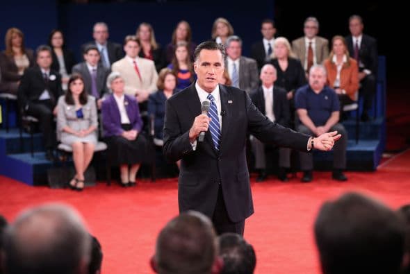 Romney, quien afirmó que su partido desea que a los migrantes les vaya bien, defendió sin embargo mantener las actuales restricciones a la eventual legalización de los millones de inmigrantes indocumentados.