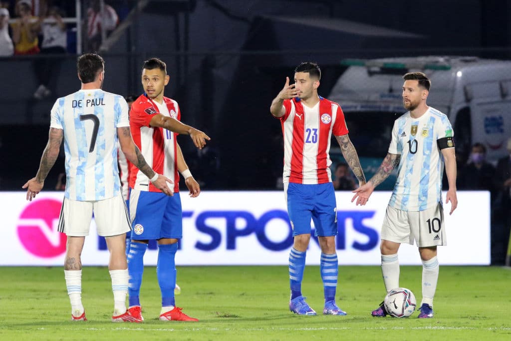 Argentina no logra batir las redes paraguayas y se conforman con el empate 0-0.