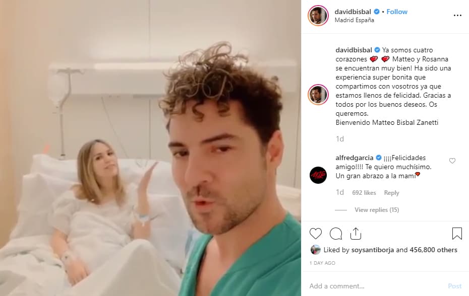 "Estoy muy contento, aquí está Rosanna que está súper bien […] y aquí tenemos nuestro bebesote que está espectacular. Muchísimas gracias por estar siempre ahí deseándonos siempre lo mejor, gracias por estar al pendiente, los queremos".
<br>