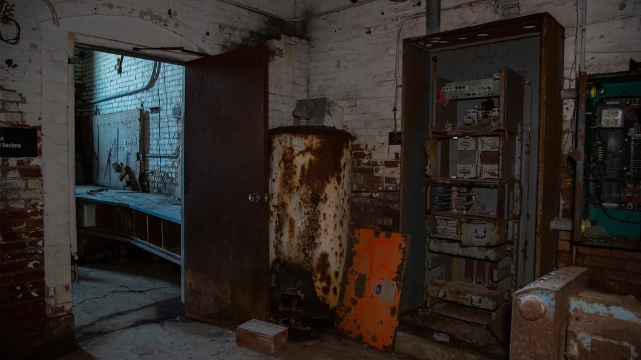 No obstante, basta con caminar por sus habitaciones o visitar el área de las calderas para poder escuchar 
<b>desde susurros hasta llantos</b>, afirman quienes la han visitado.