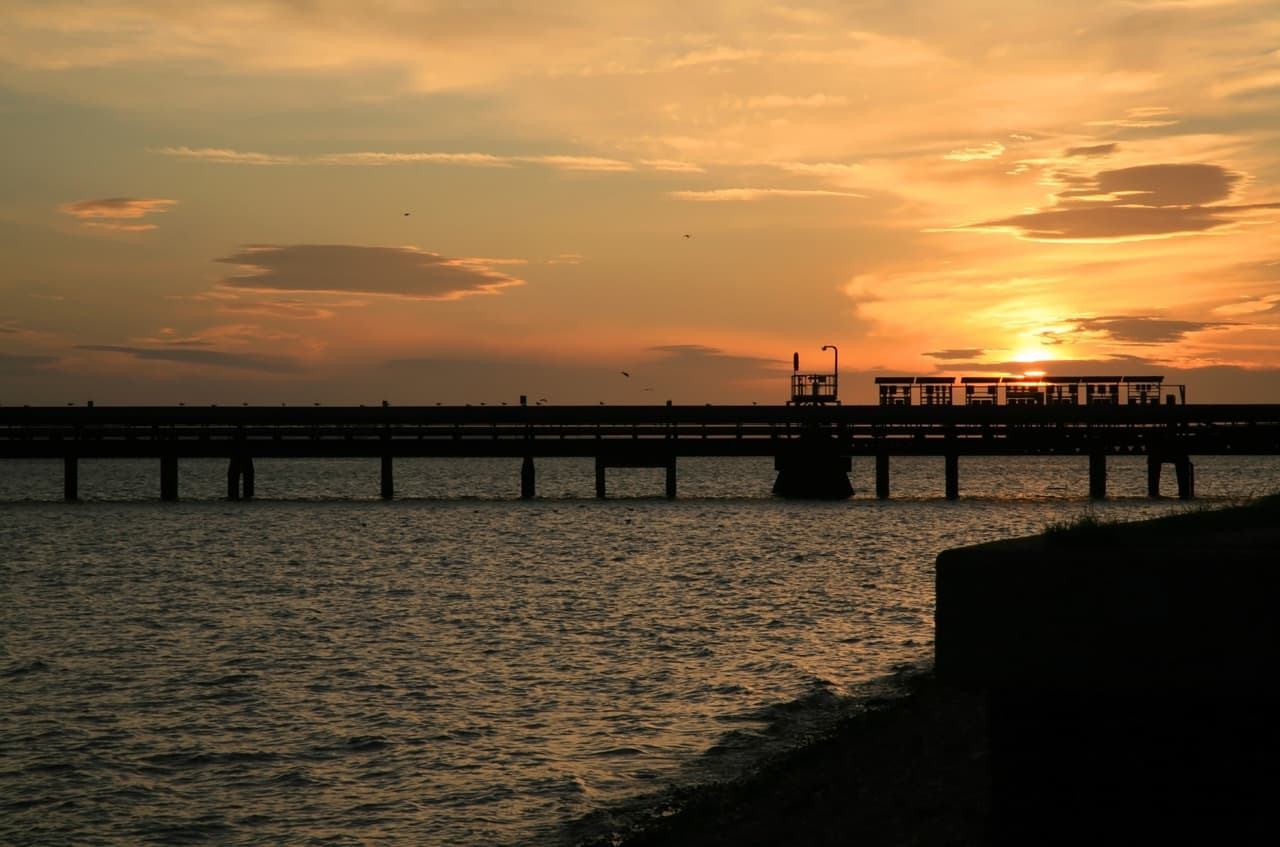 Padre muere ahogado tratando de salvar a su hija en una playa de Florida