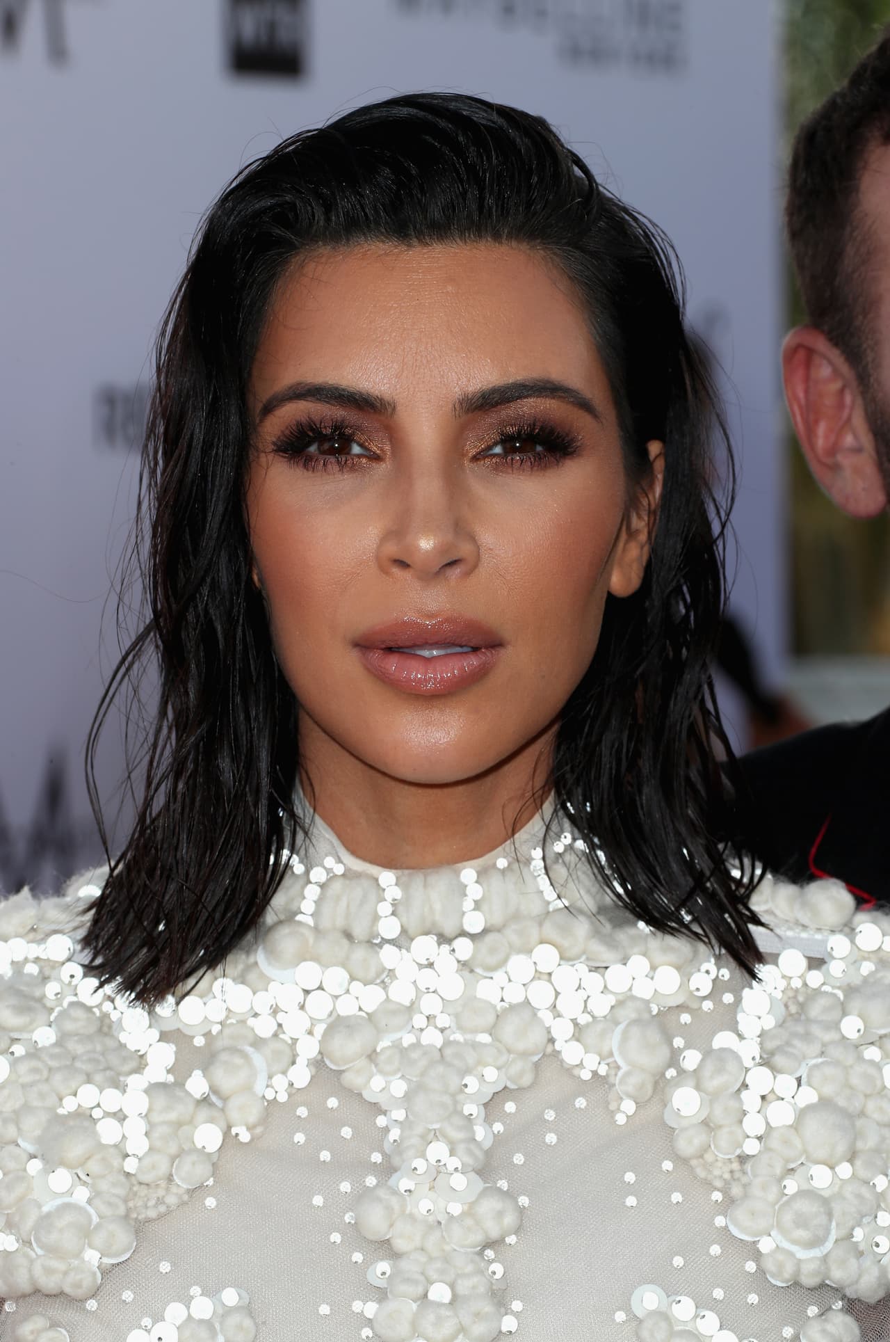 Esta no es la primera vez que Kim apoya a un recluso, el año pasado atrajo particularmente la atención por 
<b><a href="https://www.univision.com/famosos/kim-kardashian-se-reune-con-trump-en-la-casa-blanca-y-este-fue-el-elogio-que-recibio-por-parte-del-presidente-fotos">visitar la Casa Blanca</a></b>.