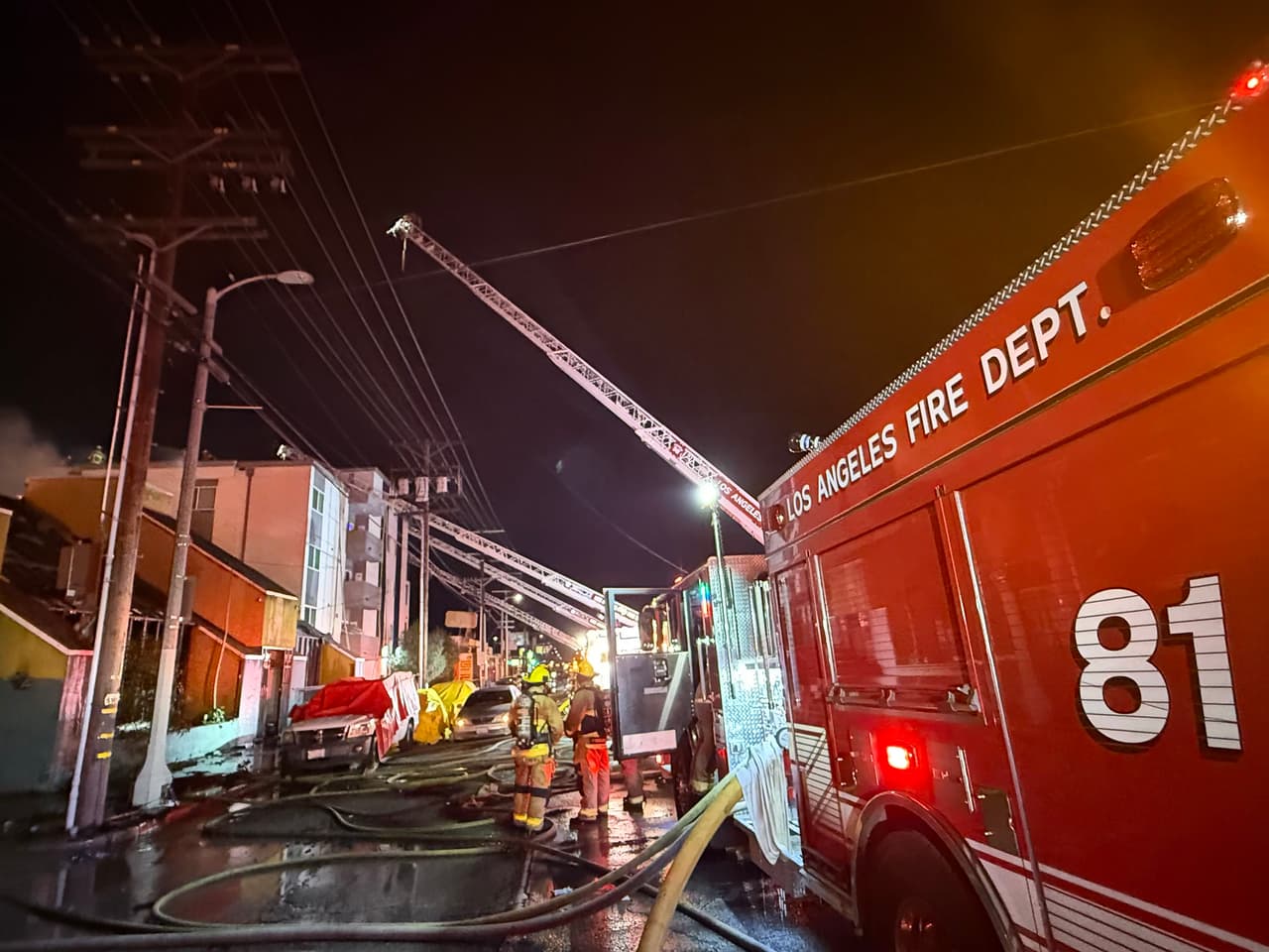 La identidad de la víctima no ha sido revelada aún, pendiente de la investigación del forense del condado de Los Ángeles.