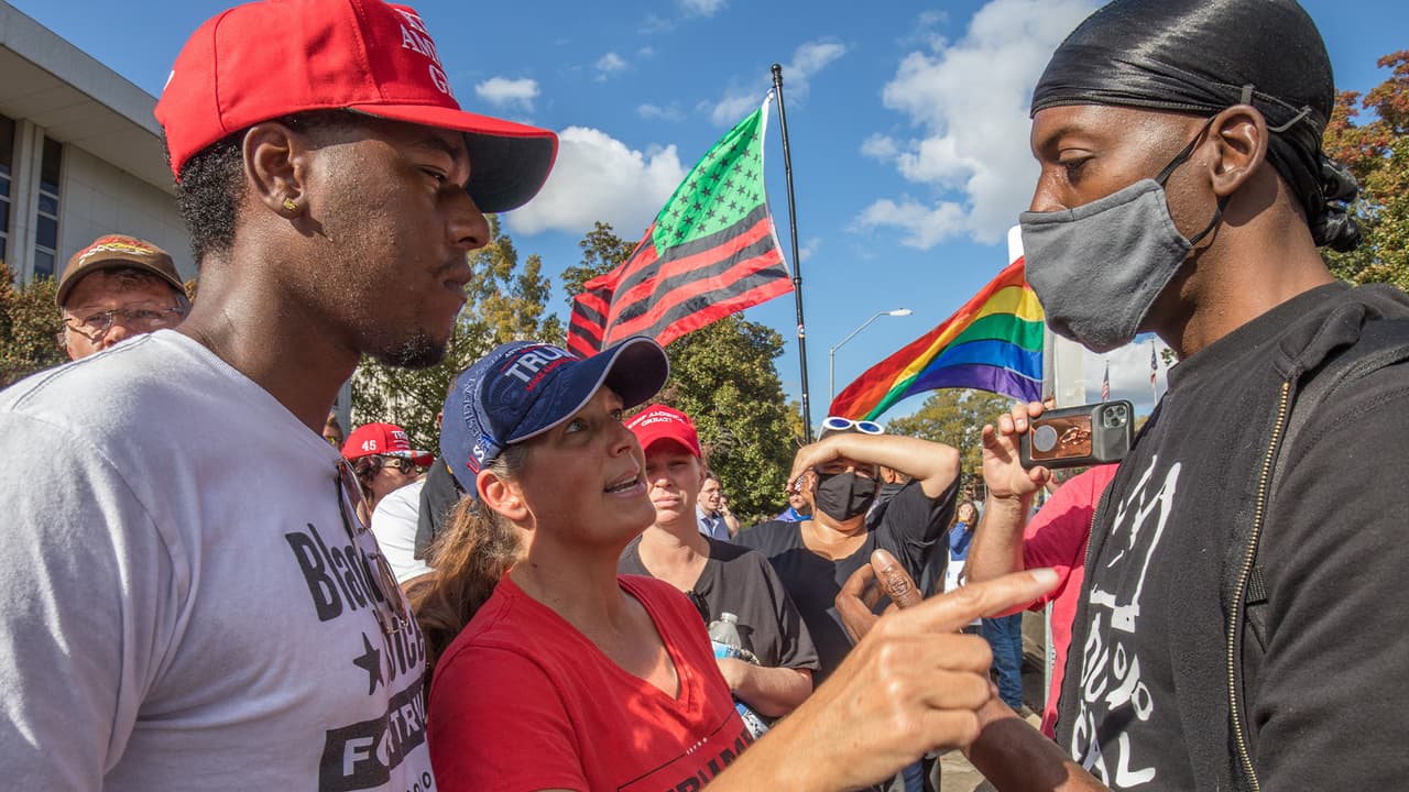 Los partidarios del presidente Donald Trump marcharon hasta el Capitolio de Carolina del Norte en Raleigh.