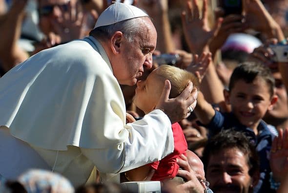 Quien no repara un minuto en abrazarlos y bendecirlos.