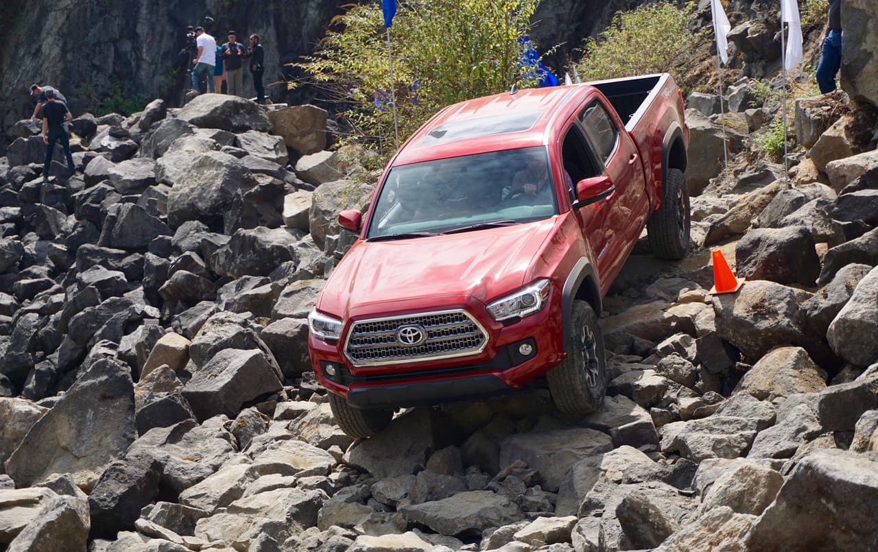 La Tacoma 2016 llega a defender las credenciales todoterreno de Toyota