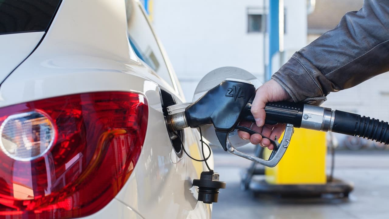<b>Precios de la gasolina, por las nubes</b>
<br>
<br>El
<a href="https://www.univision.com/local/san-francisco-kdtv/con-los-precios-a-4-por-galon-donde-se-puede-encontrar-la-gasolina-mas-barata-en-el-area-de-la-bahia">precio de la gasolina</a> se ha disparado en California y la gente no podía creer que el galón rebasaba los $7.50 en la pequeña comunidad de Gorda, en el condado de Monterey.