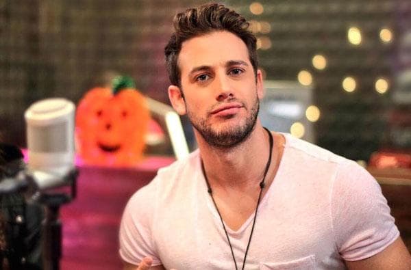 A Lambda García se le ha relacionado con Polo Morín desde que, en 2017, se filtró una publicacion de Facebook donde ambos aparecen juntos en actitud cariñosa.