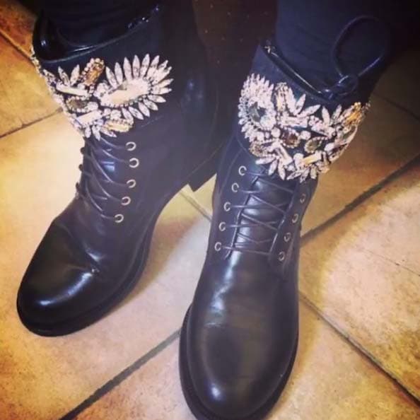 Galilea Montijo adora los zapatos, botas y botines con detalles que los hagan resaltar.