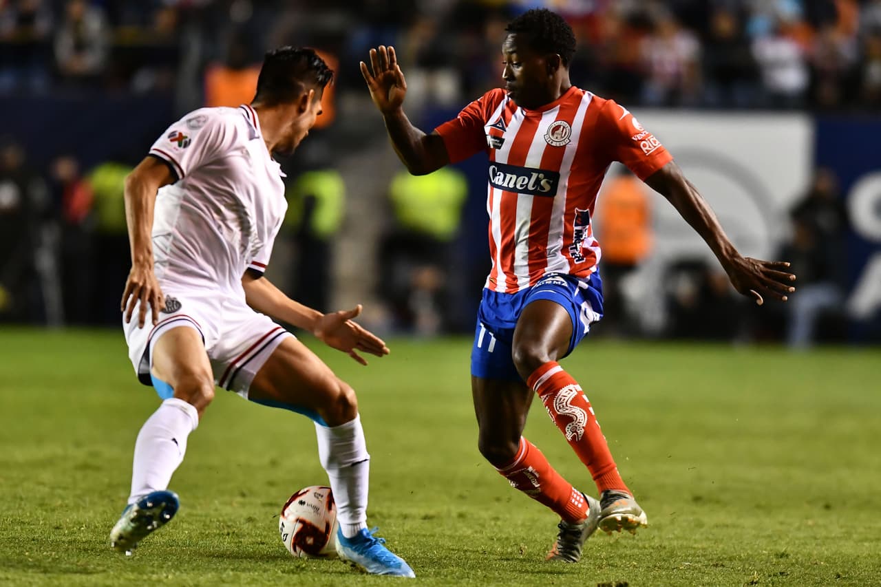 Con goles de Nicolás Ibañez y Germán Berterame por parte del Atlético san Luis y goles de Javier López y Oribe Peralta por parte del Guadalajara, Atlético san Luis y Chivas empatan en duelo con tres penales.