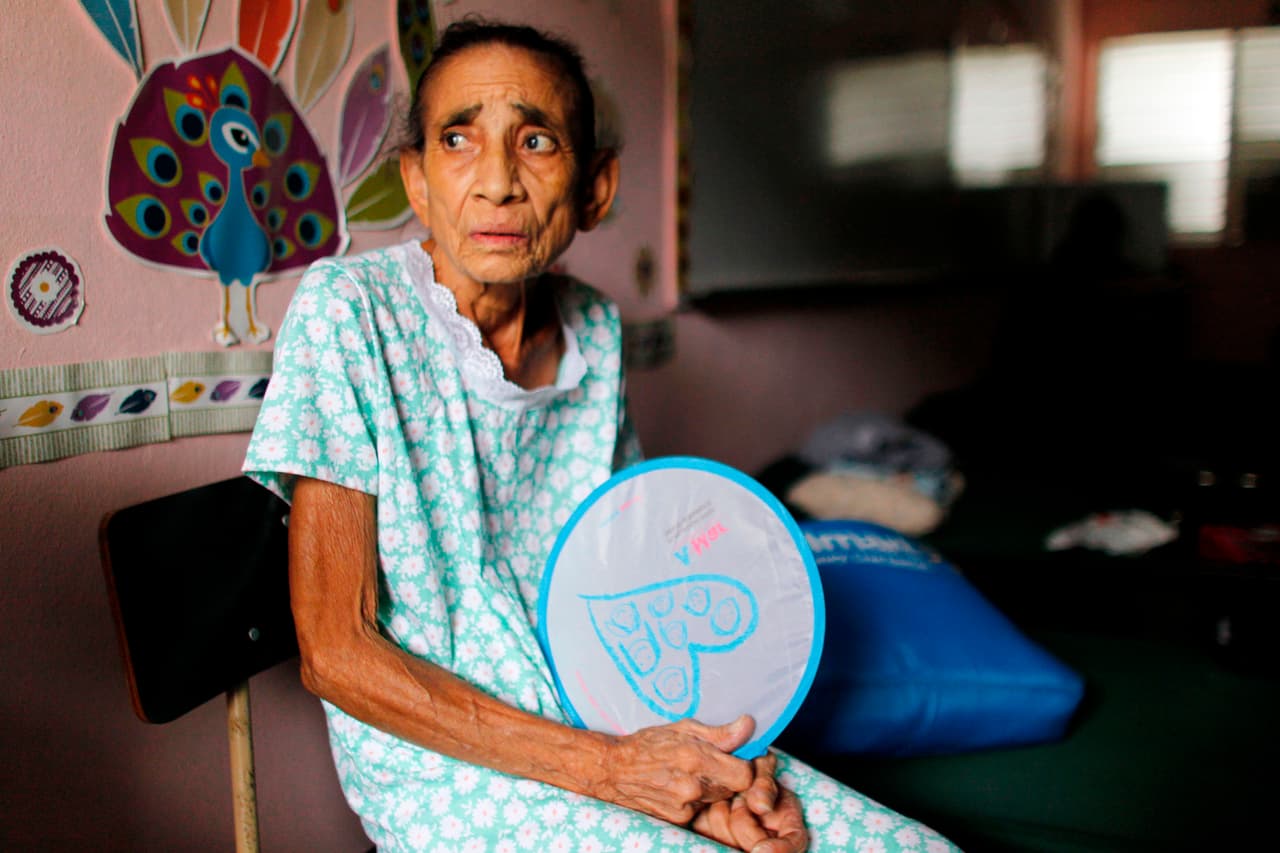 Doña Andrea Rivera buscó refugio en una escuela de Fajardo.