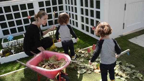 Estos bebés fueron llamados Eddy, por Eddy Marnay quien produjo sus primeros álbumes, y Nelson, por el presidente de Sudáfrica Nelson Mandela.