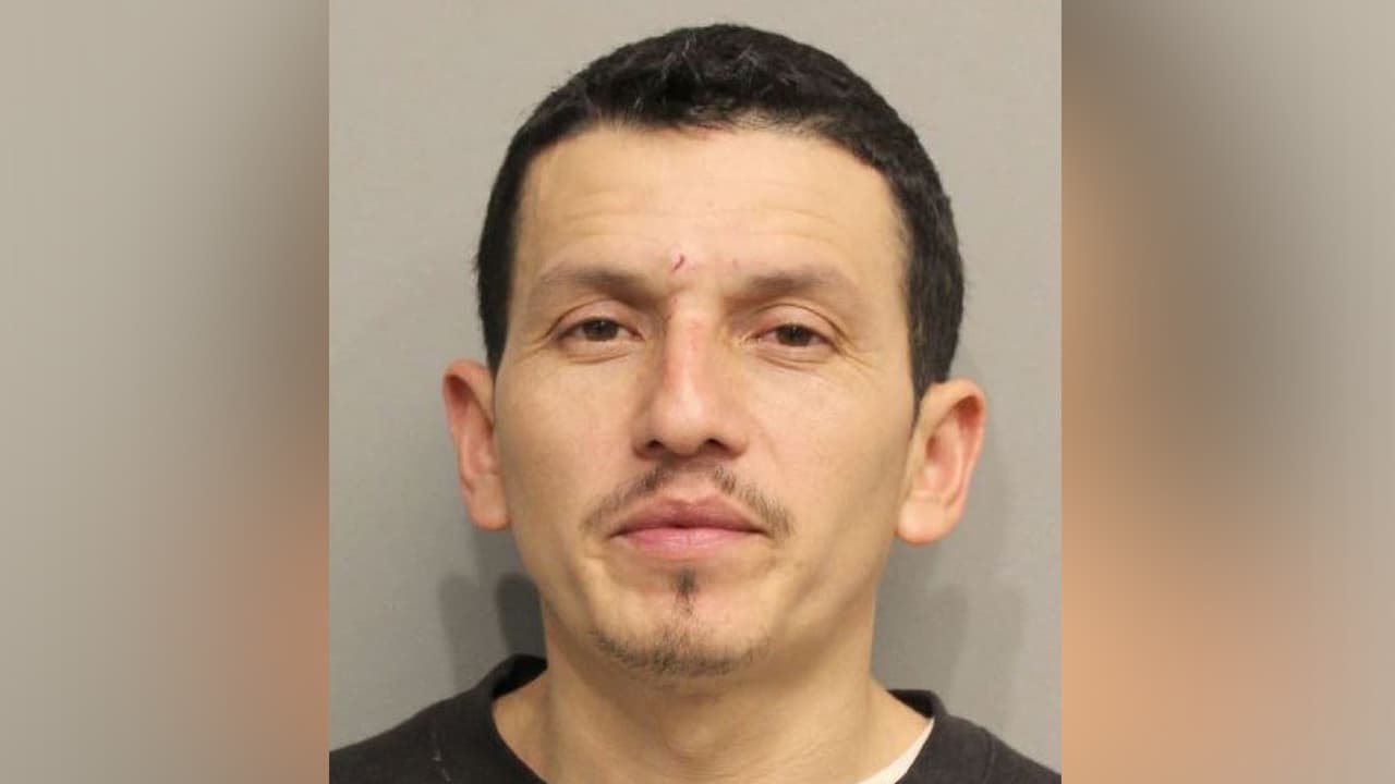 Arrestan a un hombre por exposición indecente al noroeste de Houston