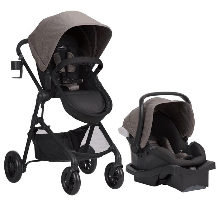 <b>Evenflo Pivot Travel System</b>
<br>Otra buena opción gracias a que incluye el asiento de auto para bebé. El asiento principal es completamente reclinable, por lo que el pequeño puede ir prácticamente acostado y muy seguro (incluso puede fungir como un pequeño moisés para que el bebé duerma la siesta). Al plegarse no necesita mucho espacio, lo cual es importante al momento de guardarlo en el baúl del coche.