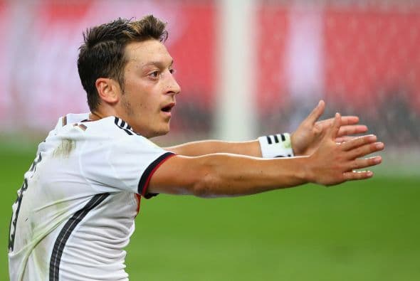 No así su compañero Mesut Özil.