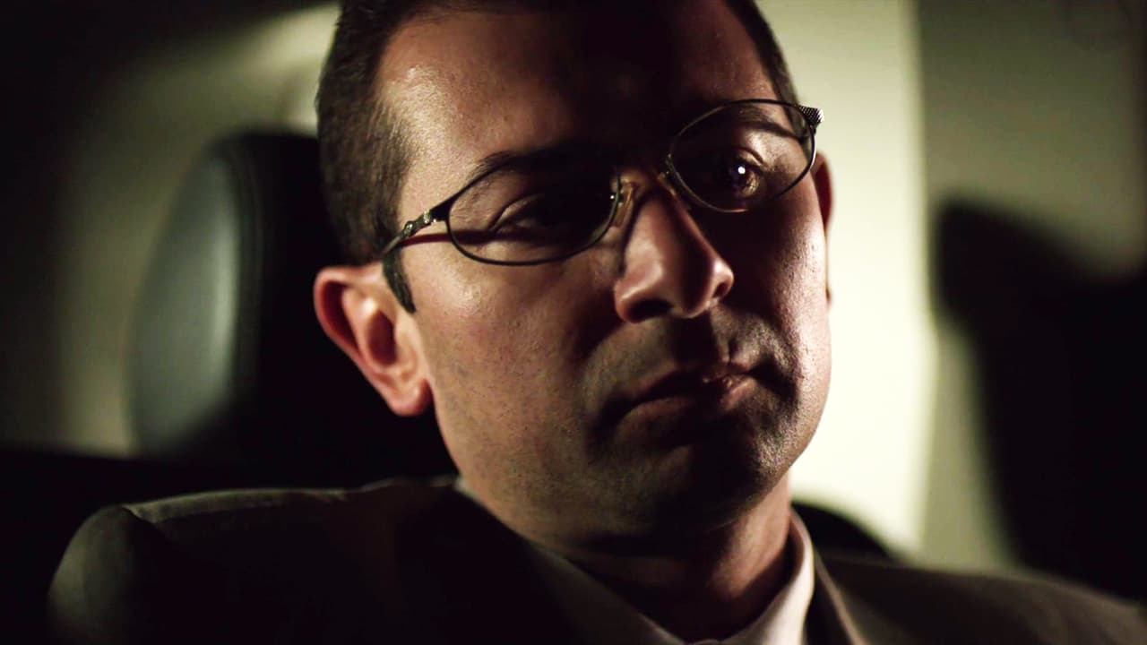 Later, lawyer Lora met with ‘Don Sol’ to discuss the details of the war against ‘Los Emes’. Conrado introduced him to the army commanders and the officers who would take care of the operatives.