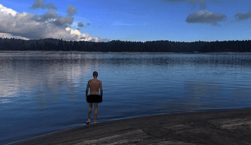 Wow! Este chico sí que le gusta volver locas a sus fans y así posó en una imagen que compartió en sus redes sociales.
