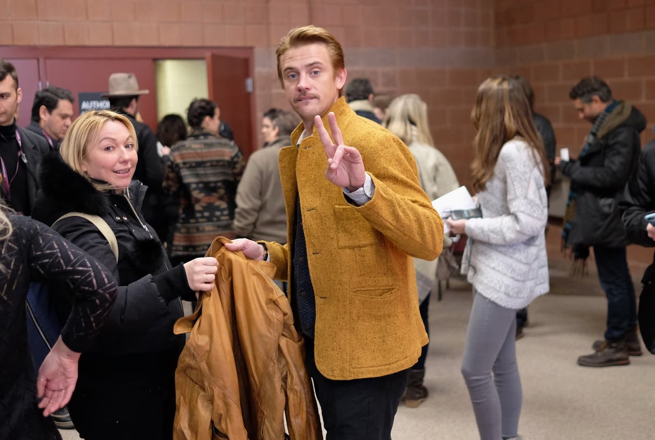 Nació el 1 de septiembre de 1981 en Prestonsburg, Kentucky. Su talento fue descubierto cuando trabajaba como carpintero en un teatro.