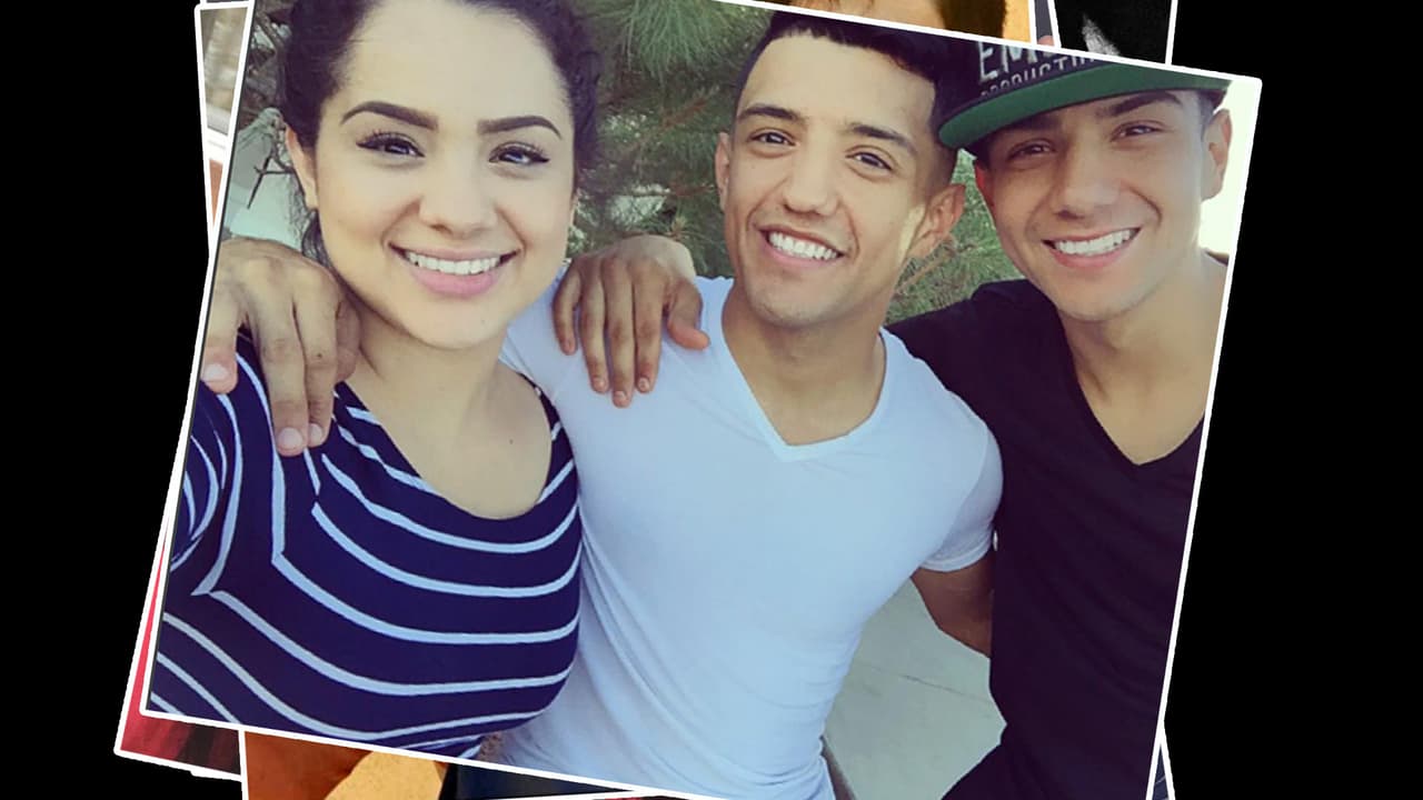 El capitán de Va Por Ti vive orgulloso de sus hermanos, Bebe y Mireya Coronel, quienes también cuentan con miles de seguidores en las redes sociales. Bebe canta, baila y modelo y Mireya tiene una boutique de moda . No hay duda de que los hermanos Coronel están de moda.