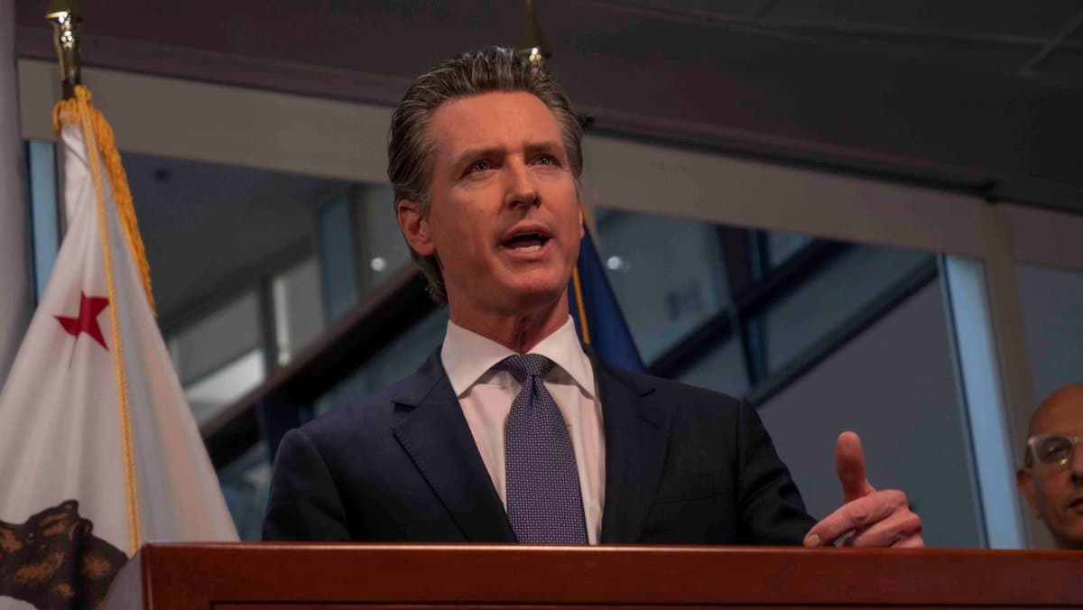 El Gobernador de 
<a href="https://www.univision.com/temas/california">California</a>, Gavin Newsom, 
<a href="https://www.gov.ca.gov/2020/04/15/governor-newsom-announces-new-initiatives-to-support-california-workers-impacted-by-covid-19/" target="_blank">anunció</a> una 
<b>ayuda sin precedentes de $125 millones de dólares para inmigrantes indocumentados</b> afectados por el 
<a href="https://www.univision.com/temas/coronavirus">coronavirus</a>.