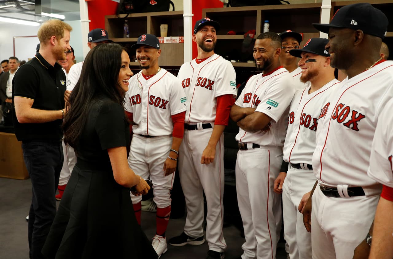 En su encuentro con los Red Sox, la duquesa también se emocionó, pero por otro motivo. Finalmente conoció a uno de sus "primos lejanos"; el jardinero Mookie Betts.