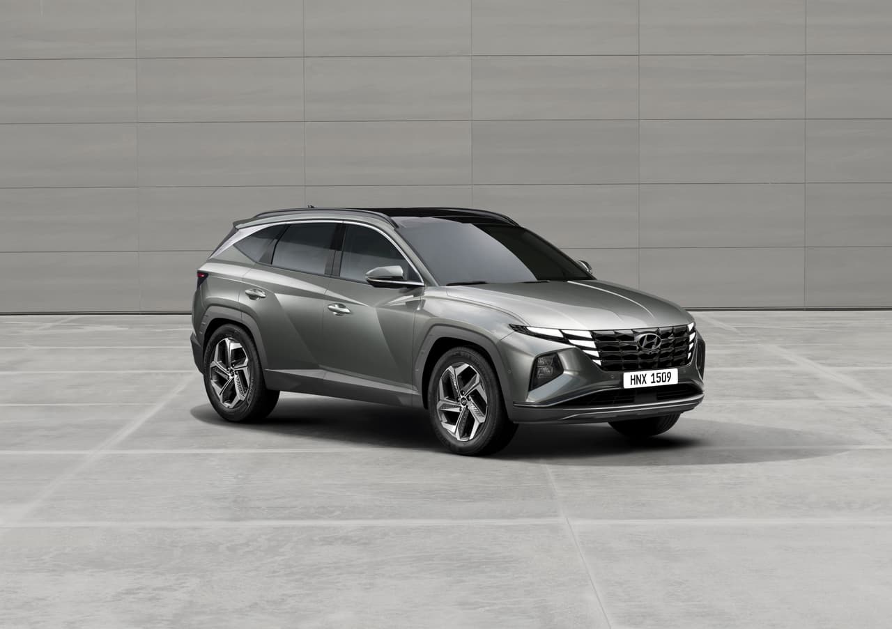 Por primera vez en su corta vida, este modelo recibe tres opciones para su tren motriz: una gasolinera, una híbrida y una híbrida enchufable.