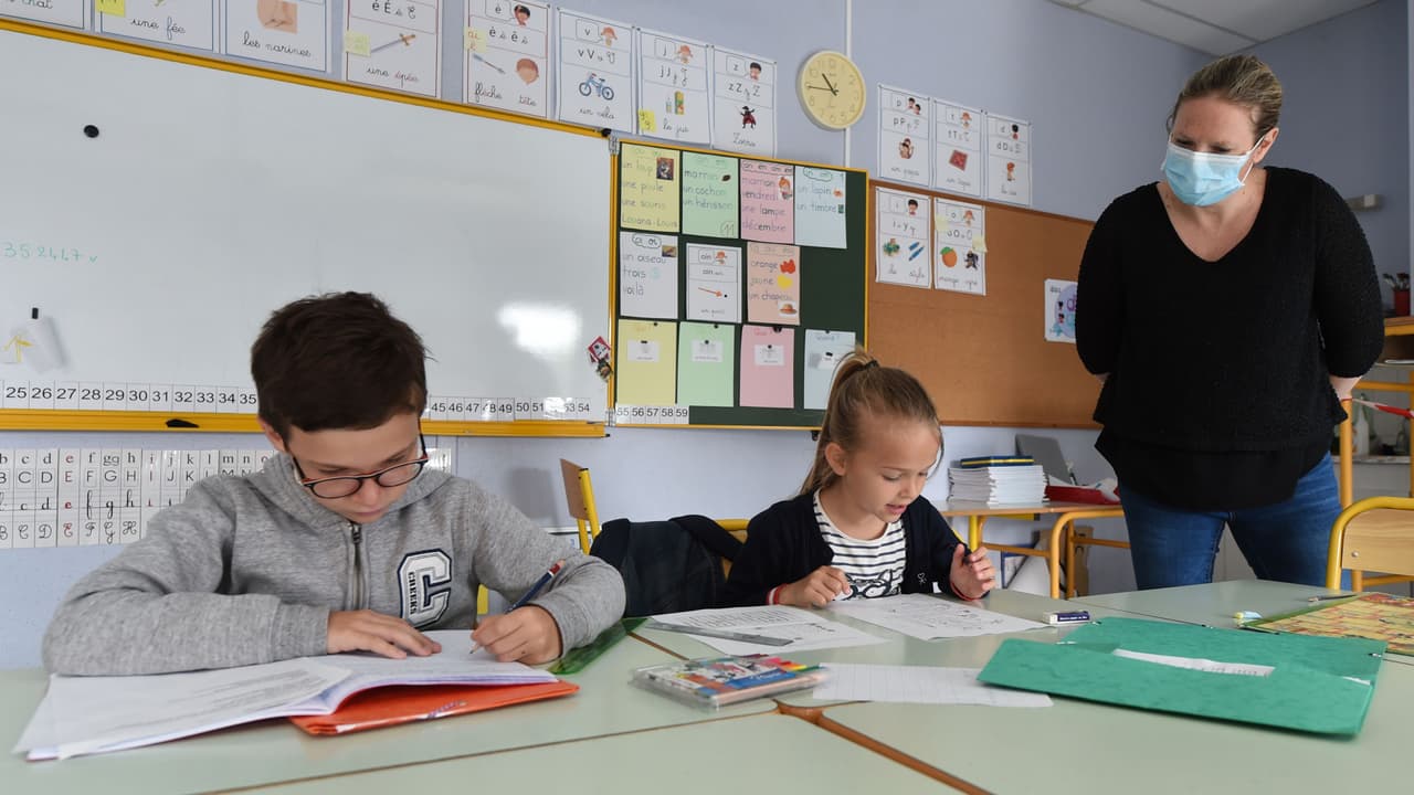 Mascarilla opcional para todos: escuelas públicas de Miami-Dade relajan protocolos de seguridad por coronavirus