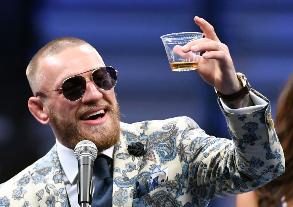 Aún así, McGregor tiene con sus trajes una forma de expresar un estilo único, tanto como esos atuendos.